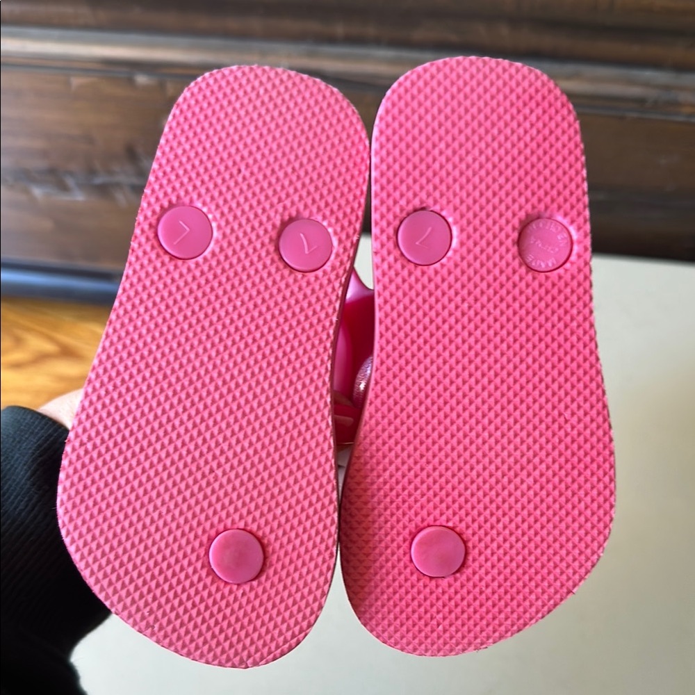 Old Navy Pink Kids Flip Flops - Picture 3 of 4